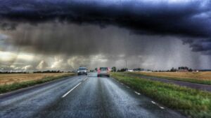 Read more about the article Long-Distance Towing in Extreme Weather Conditions
