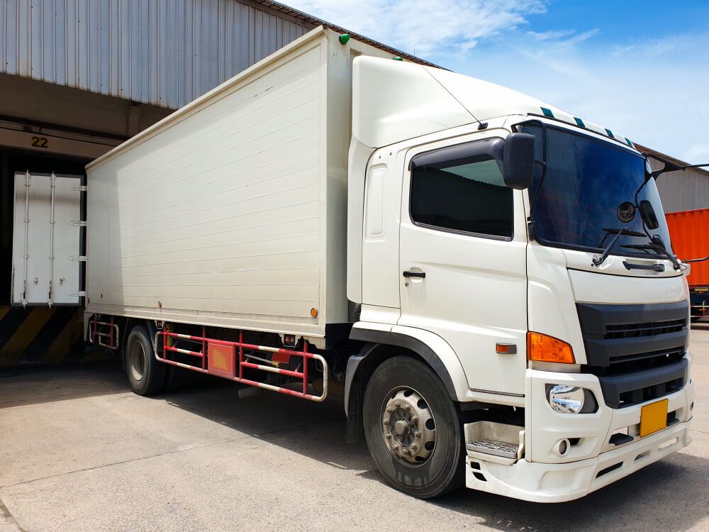 You are currently viewing Why Regular Tow Trucks Can’t Handle Box Truck Towing