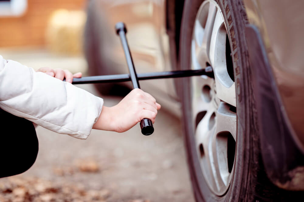 You are currently viewing Lug Nuts Stuck? Safe Next Steps When You Can’t Remove a Wheel
